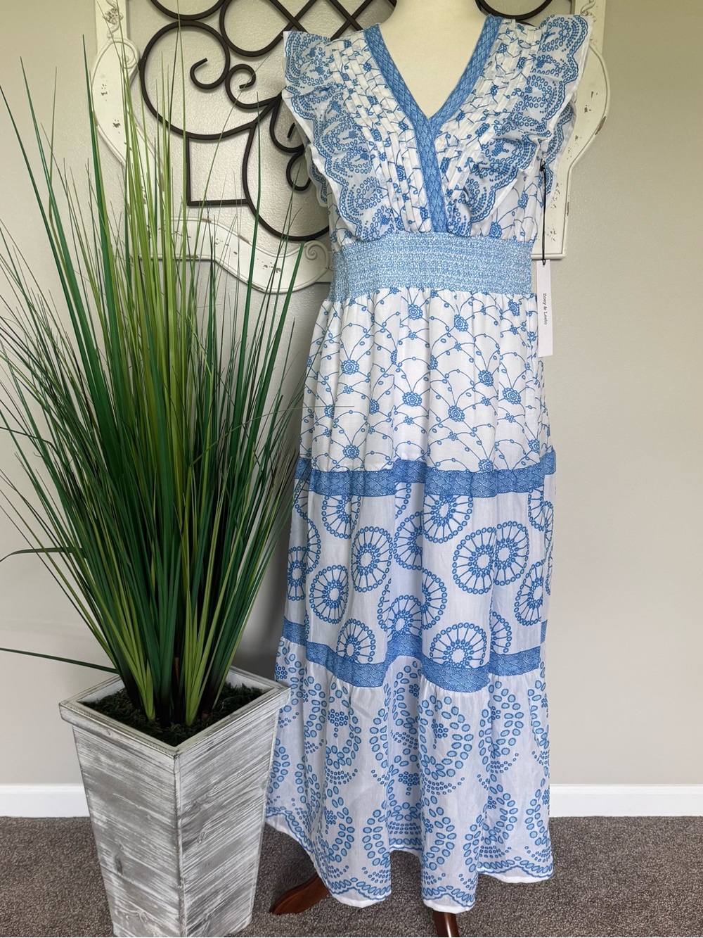 NWT ZOEY & LEELO Size Medium Gorgeous Maxi Dress in Blue and White